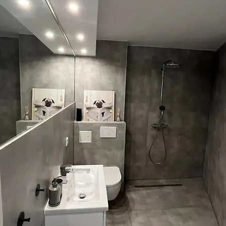 Apartament Zentrales Und Renoviertes Naehe Medienhafen Mit Balkon