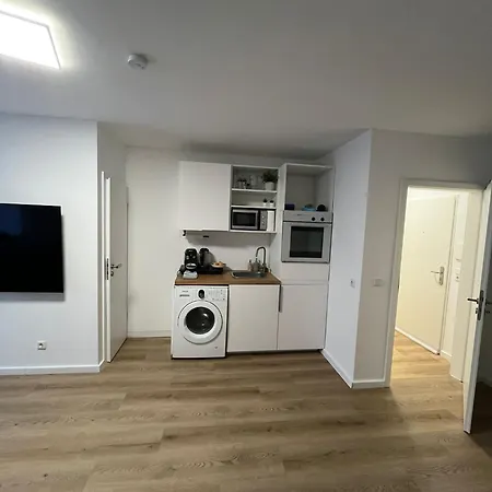 Zentrales Und Renoviertes Naehe Medienhafen Mit Balkon * دوسلدورف