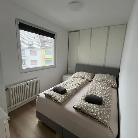 Zentrales Und Renoviertes Naehe Medienhafen Mit Balkon دوسلدورف