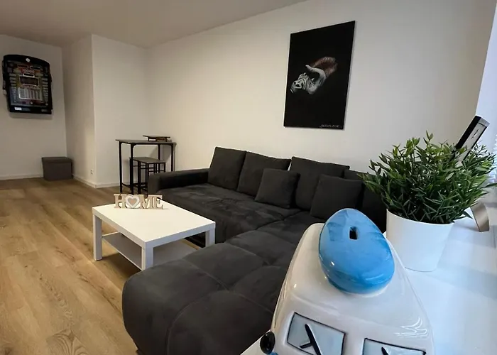 Zentrales Und Renoviertes Naehe Medienhafen Mit Balkon دوسلدورف