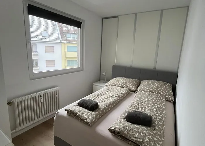 Zentrales Und Renoviertes Naehe Medienhafen Mit Balkon دوسلدورف