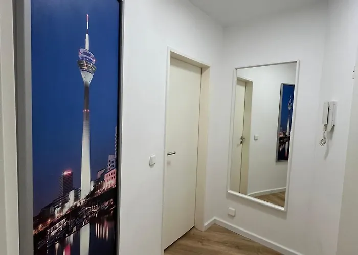 شقة Zentrales Und Renoviertes Naehe Medienhafen Mit Balkon دوسلدورف