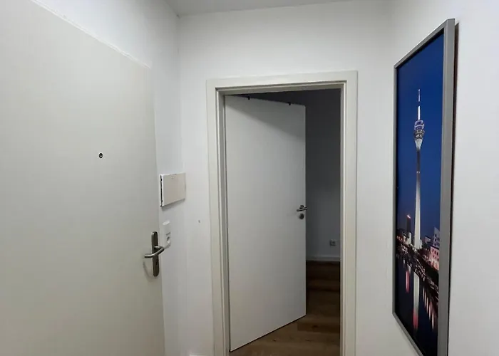 Zentrales Und Renoviertes Naehe Medienhafen Mit Balkon Appartamento Düsseldorf