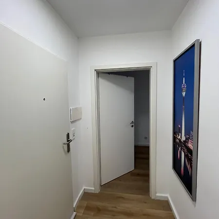 Zentrales Und Renoviertes Naehe Medienhafen Mit Balkon Lejlighed Düsseldorf