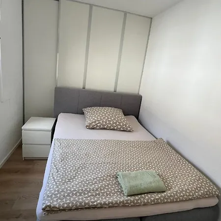 Zentrales Und Renoviertes Naehe Medienhafen Mit Balkon Daire *