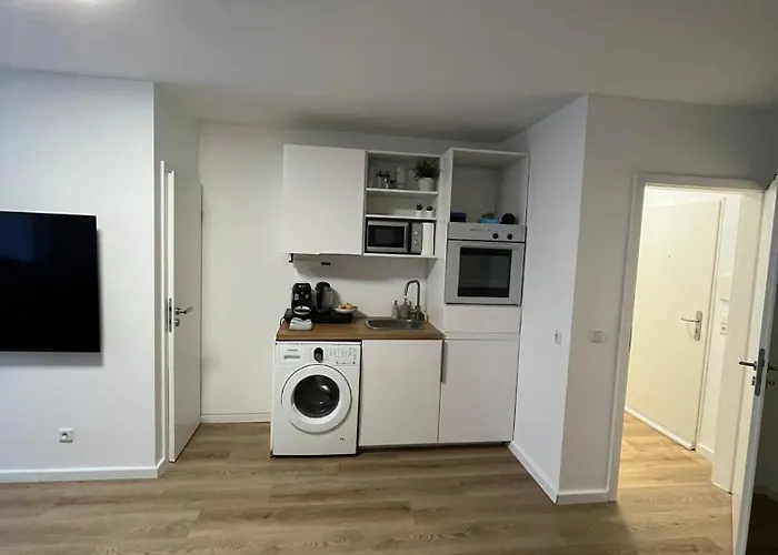 Zentrales Und Renoviertes Naehe Medienhafen Mit Balkon * Düsseldorf